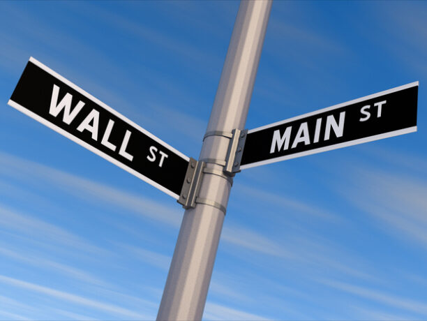 How to Profit When the 'Smart Money' Gets It Wrong